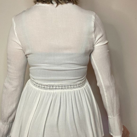 Blouse, White with lace, Fitted - Picture 2 of 6